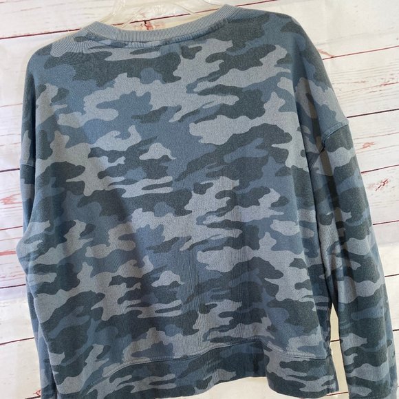 Universal Threads Boxy Camouflage Long Sleeve Top NWOT Women's Size Large - Picture 9 of 11